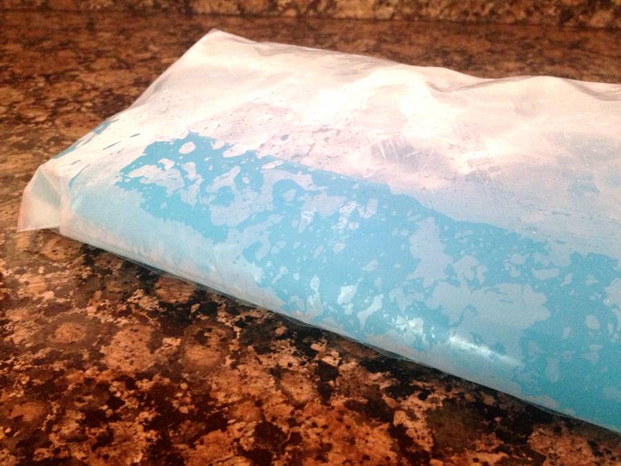 How do you make homemade ice gel packs